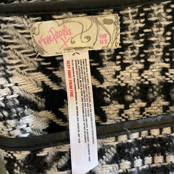 Free People Houndstooth Cropped Sweater - Picture 2 of 4